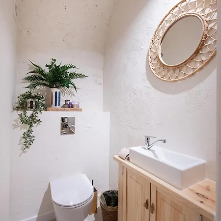 Aura Apartment *